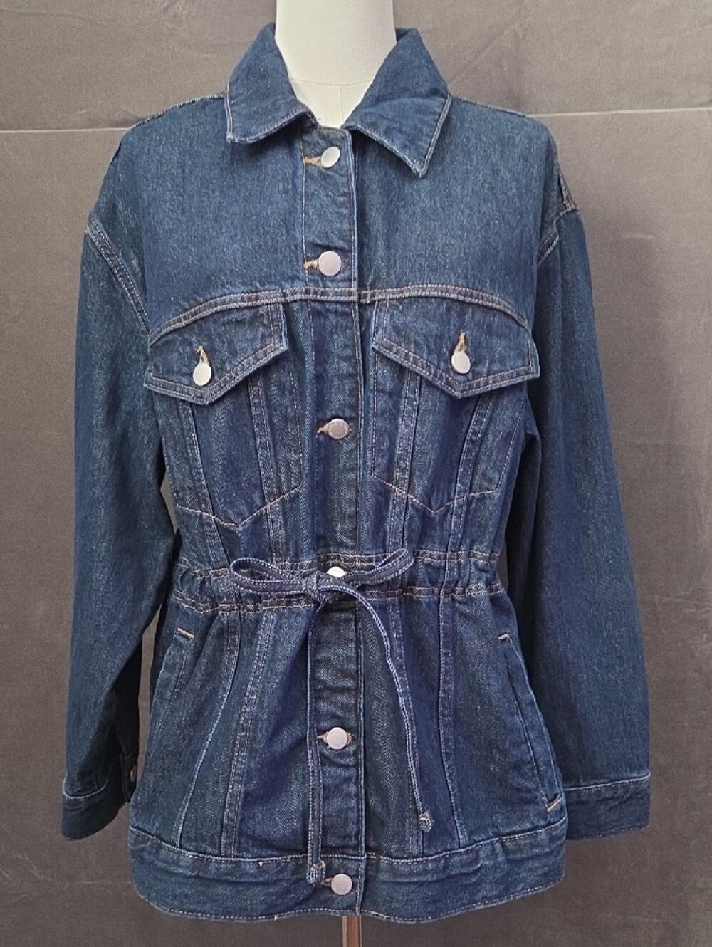 Universal Thread Wms M Blue Trucker Denim Jacket Cinched Waist Button Pockets